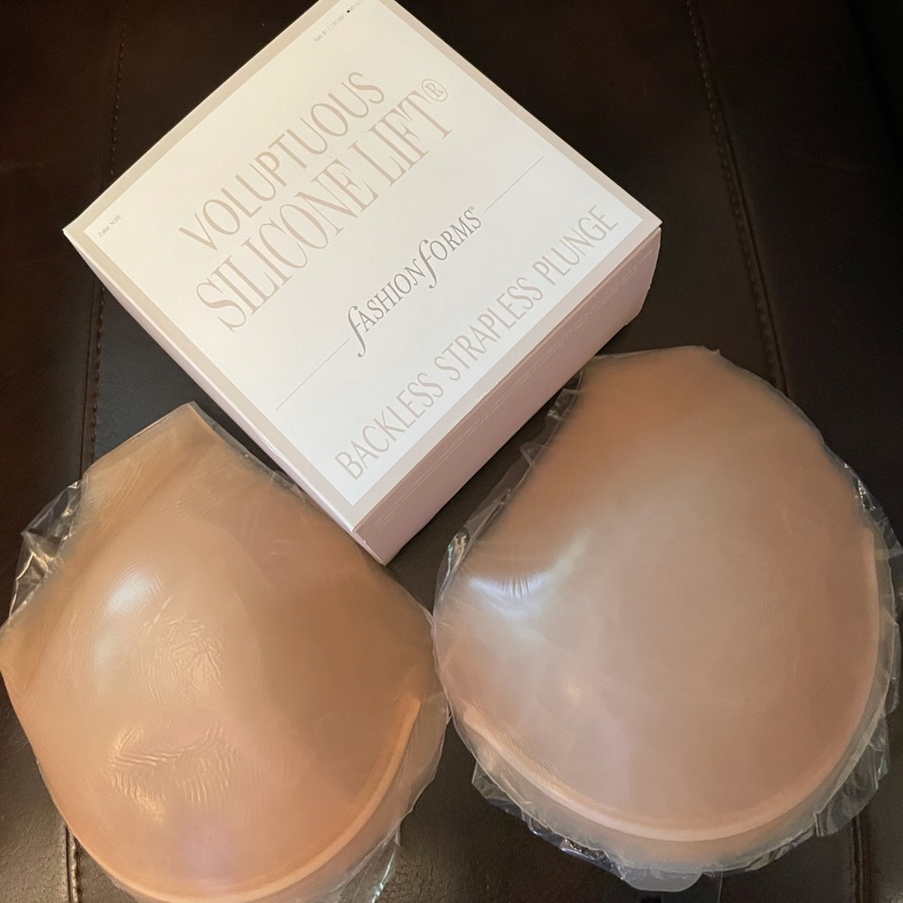 Strapless bra cups